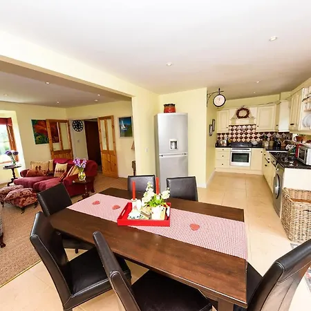 Mews Situated In The Picturesque Village Of Vakantiehuis