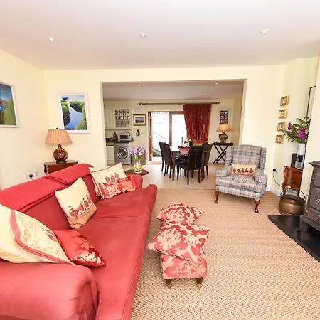 Feriehus Mews Situated In The Picturesque Village Of Glandore