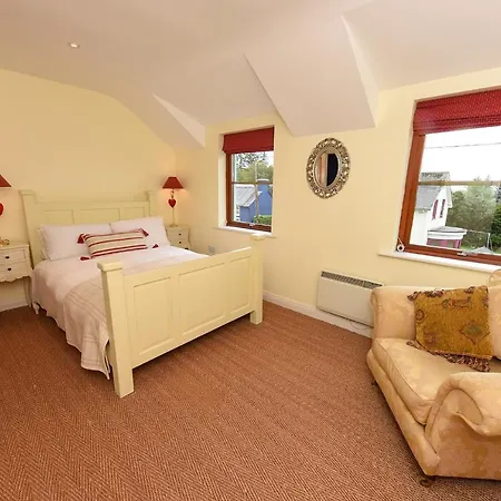 Mews Situated In The Picturesque Village Of Feriehus Glandore